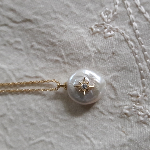 Gold Plated & Freshwater Pearl Necklace - Still Has Tags - Picture 2 of 5